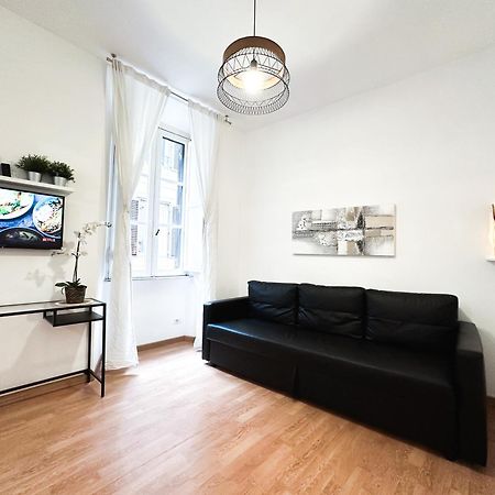 Apartment By The Colosseum - White Chic Flats โรม ภายนอก รูปภาพ