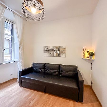 Apartment By The Colosseum - White Chic Flats โรม ภายนอก รูปภาพ