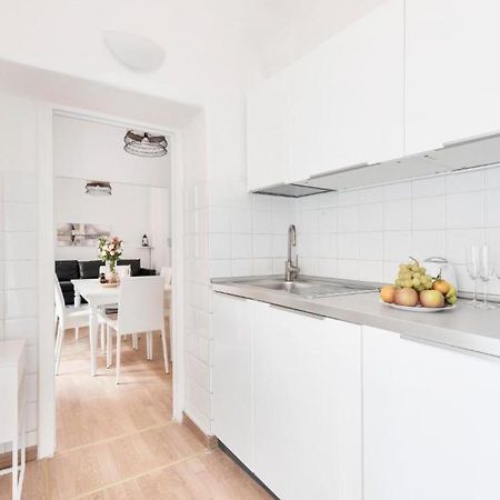 Apartment By The Colosseum - White Chic Flats โรม ภายนอก รูปภาพ