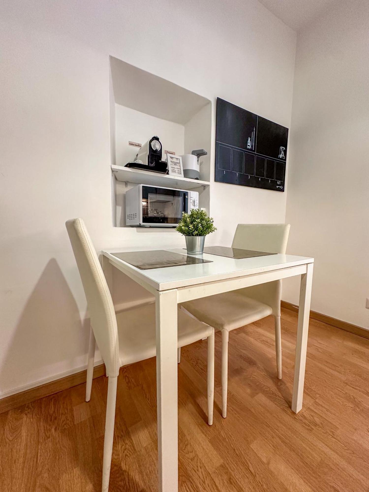 Apartment By The Colosseum - White Chic Flats โรม ภายนอก รูปภาพ