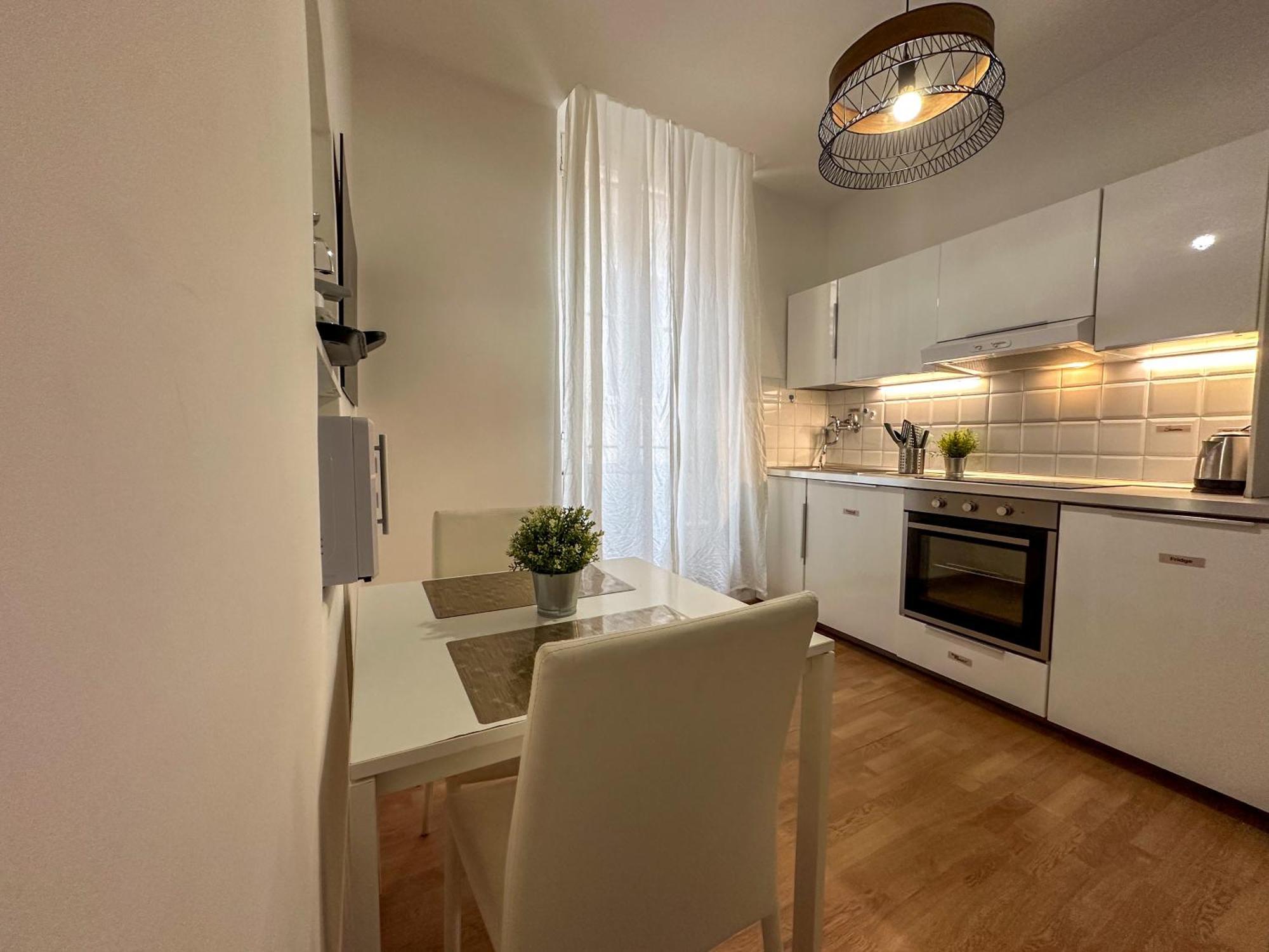 Apartment By The Colosseum - White Chic Flats โรม ภายนอก รูปภาพ