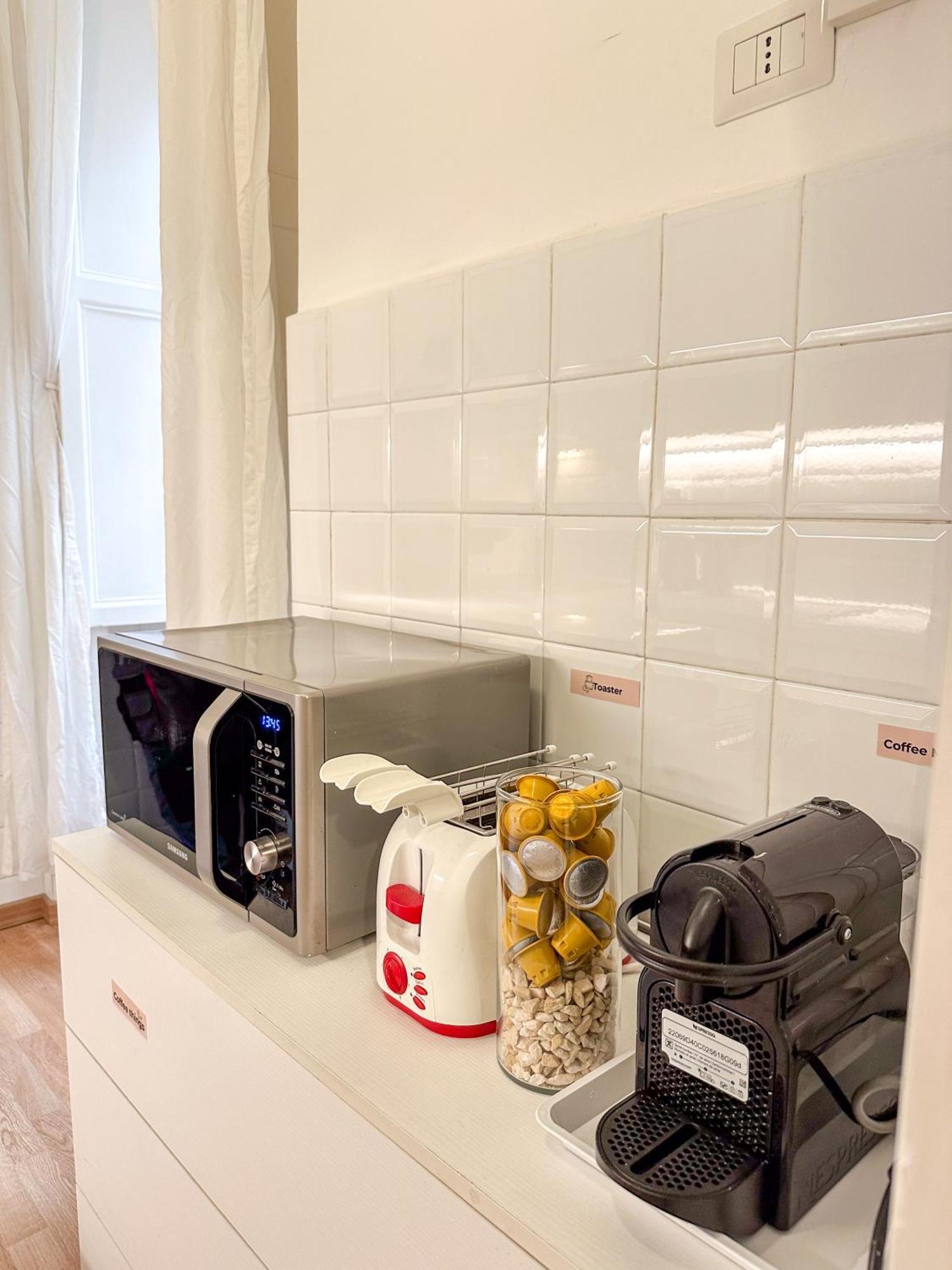 Apartment By The Colosseum - White Chic Flats โรม ภายนอก รูปภาพ